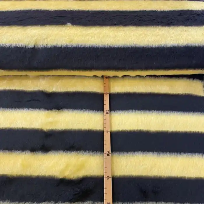 *REST* 60 x 140 cm - Kunstfell - schwarz gelb Ab Werk